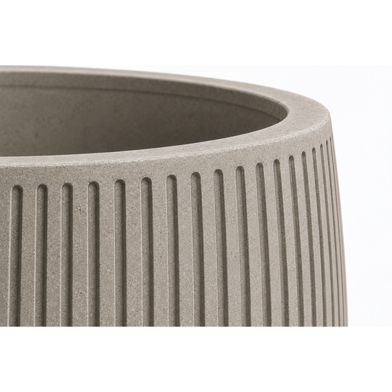 Close-up of the planter rim and inner opening.